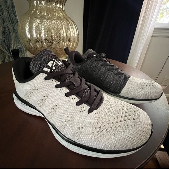 APL Women's 7.5 TechLoom Pro X Sneakers Running Shoes EUC White Black - Picture 1 of 12